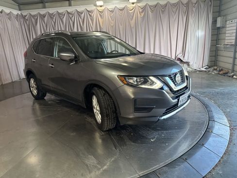 Used 2019 Nissan Rogue SV image 3
