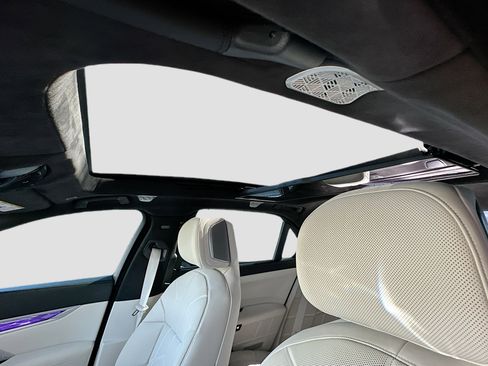 Certified 2023 BMW 760i xDrive image 23