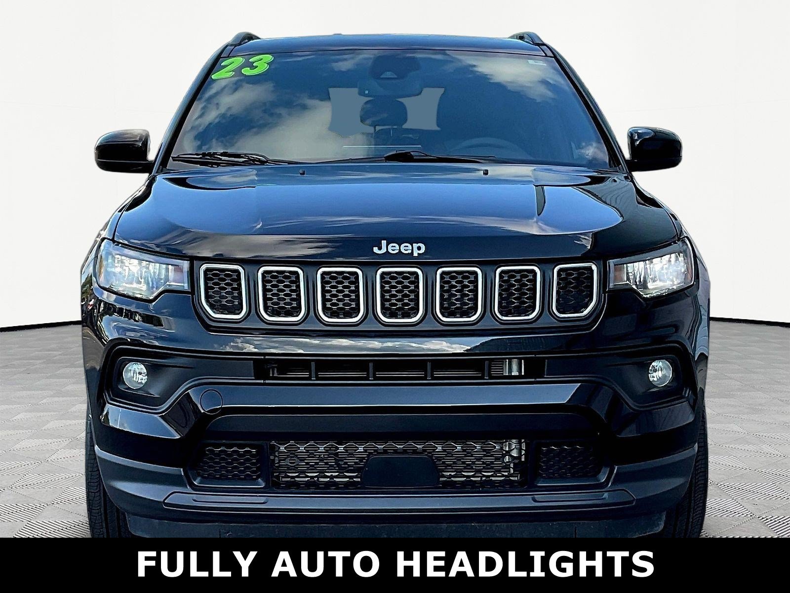 Used 2023 Jeep Compass Latitude AWD/4WD image 2