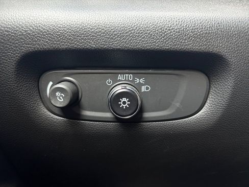 Used 2023 Chevrolet Traverse LT w/ LT Premium Package AWD/4WD image 17
