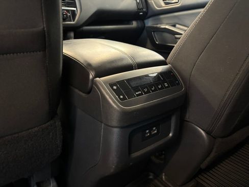 Used 2023 Nissan Pathfinder SV AWD/4WD image 16