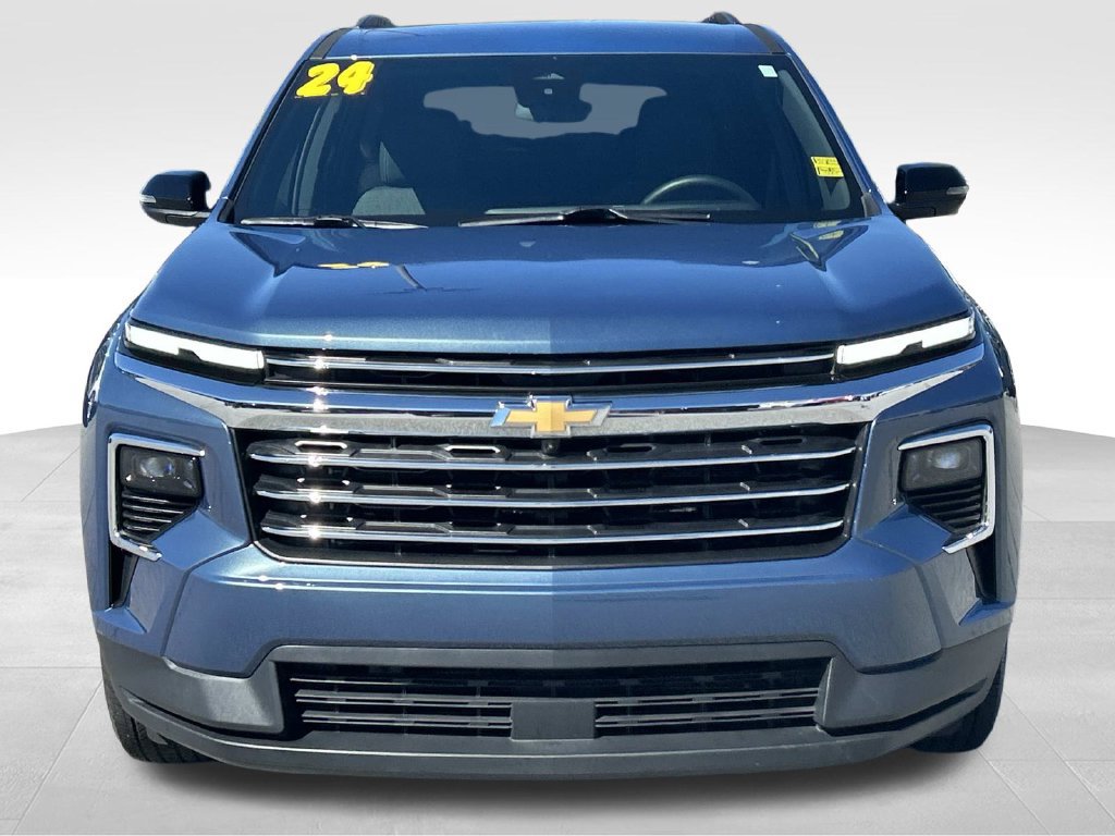 Used 2024 Chevrolet Traverse LT w/ Trailering Package FWD image 9