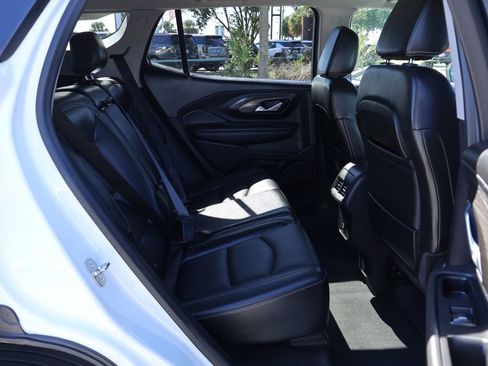 Used 2024 GMC Terrain SLT image 11