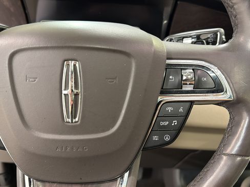 Used 2024 Lincoln Navigator Premiere AWD/4WD image 13