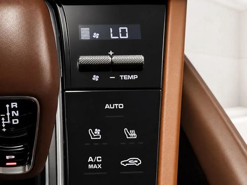 Used 2020 Porsche Cayenne Turbo AWD/4WD image 50