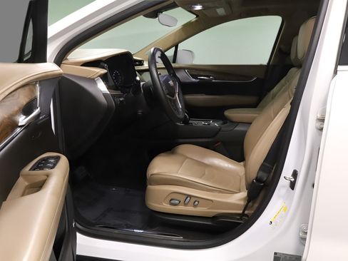 Used 2020 Cadillac XT5 Premium Luxury w/ Platinum Package FWD image 8