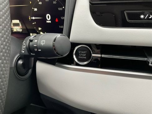 New 2025 Mitsubishi Outlander SE image 26