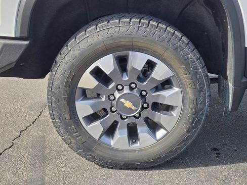 Used 2021 Chevrolet Silverado 2500 LT w/ Convenience Package image 6