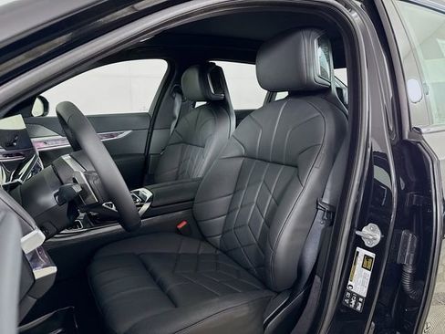 Used 2025 BMW 760i xDrive image 22