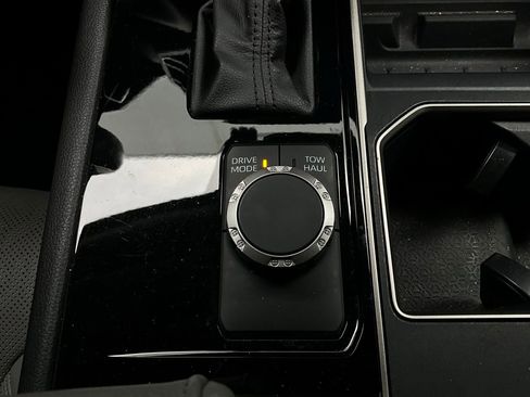 Used 2022 Toyota Tundra Limited w/ Power Package image 26