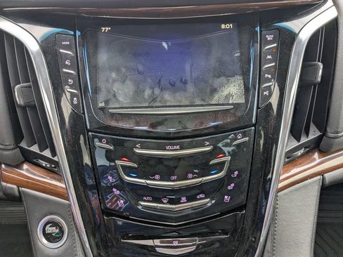 Used 2018 Cadillac Escalade Premium Luxury AWD/4WD image 14