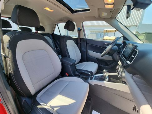 Used 2025 Hyundai Venue SEL FWD image 24
