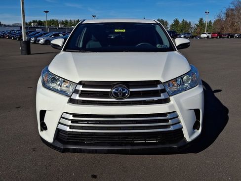 Used 2019 Toyota Highlander LE image 2