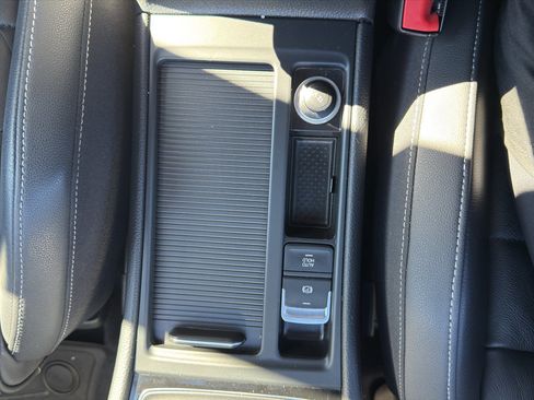 Used 2015 Volkswagen Golf R 4-Door image 18