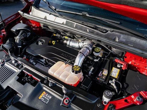 Used 2022 Chevrolet Trax LT w/ LT Convenience Package image 31