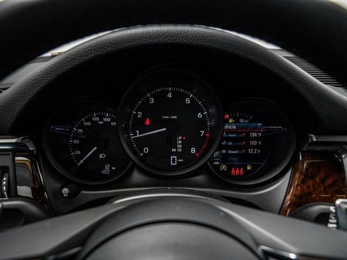 New 2026 Porsche Macan AWD/4WD image 17