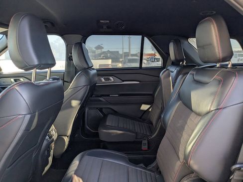 Used 2025 Ford Explorer ST-Line image 14