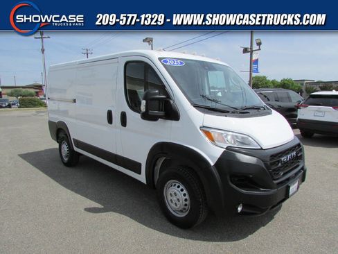 Used 2025 RAM ProMaster 2500 w/ Convenience Group FWD image 1