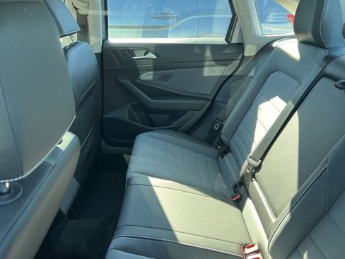 Used 2025 Volkswagen Jetta SE w/ Sunroof Package image 8