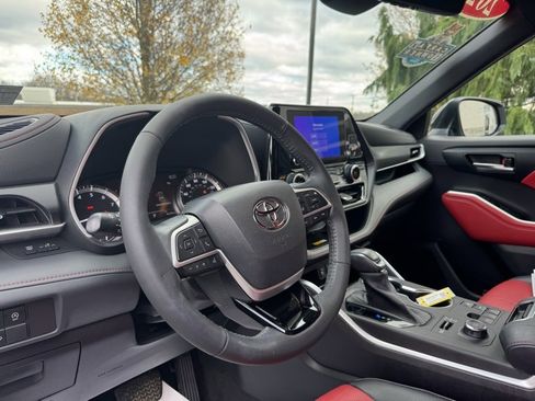 Certified 2023 Toyota Highlander XSE image 10