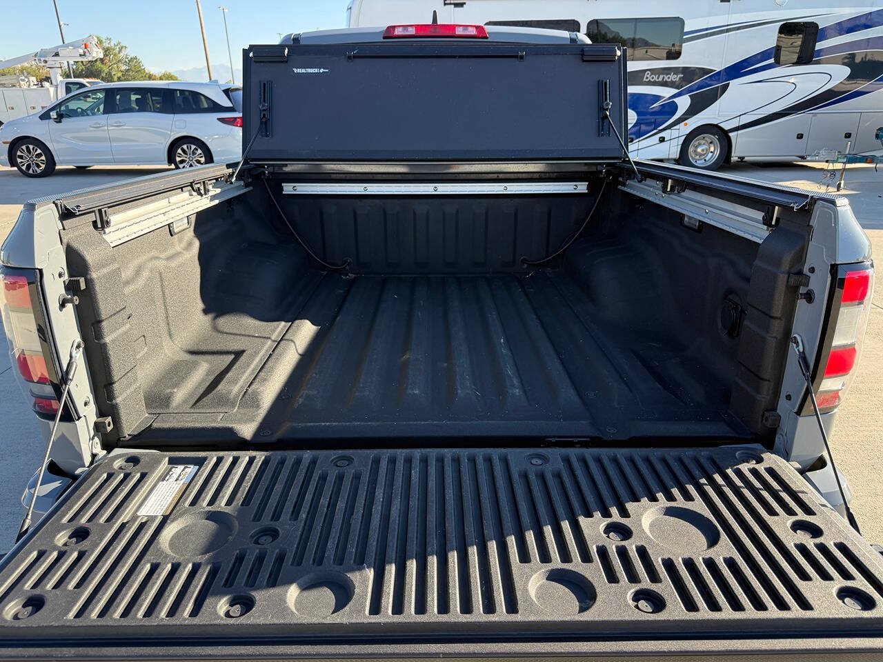 Used 2023 Nissan Frontier PRO-4X w/ Pro-4X Premium Package AWD/4WD image 13