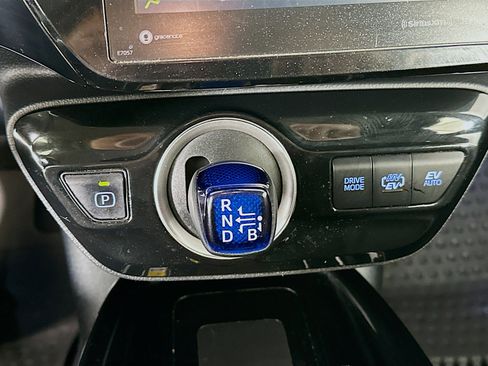 Used 2021 Toyota Prius Prime XLE FWD image 24