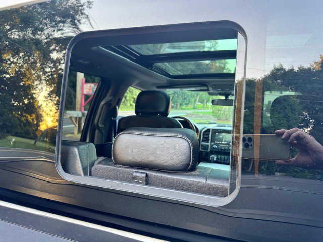 Used 2018 Ford F150 Lariat w/ Equipment Group 502A Luxury AWD/4WD image 22