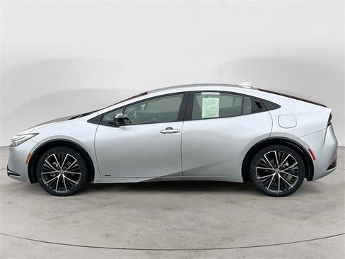 Used 2024 Toyota Prius XLE image 2
