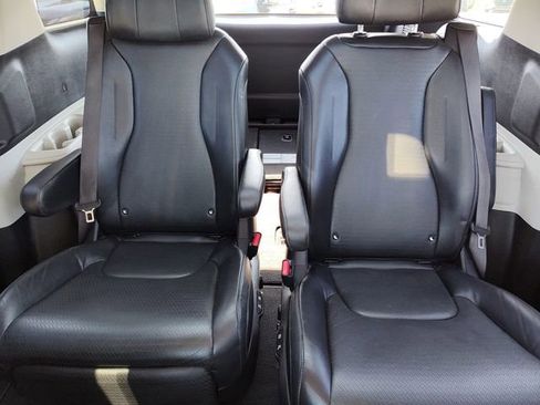 Used 2022 Kia Carnival SX Prestige image 31