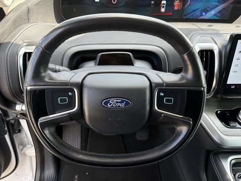 Used 2025 Ford Expedition Platinum AWD/4WD image 18