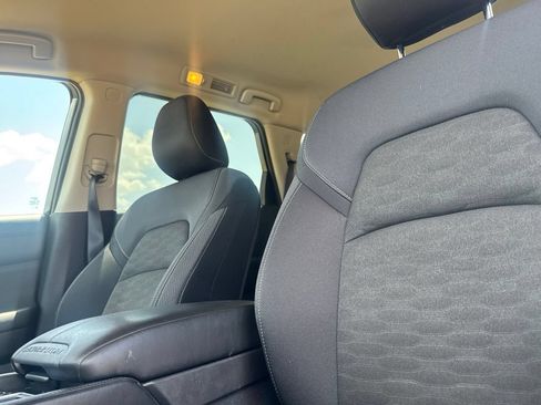 Used 2025 Nissan Pathfinder SV FWD image 41