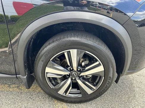 Certified 2025 Nissan Rogue SL AWD/4WD image 13