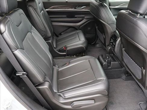 Used 2025 Jeep Grand Cherokee L Limited w/ Luxury Tech Group II AWD/4WD image 28