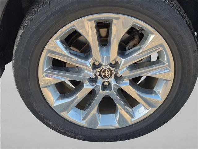 Used 2023 Toyota Highlander Limited FWD image 14