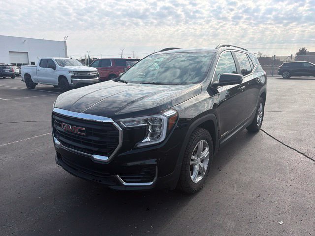 Used 2024 GMC Terrain SLE w/ Driver Convenience Package AWD/4WD image 2