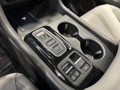 Certified 2024 Honda Pilot Touring image 27