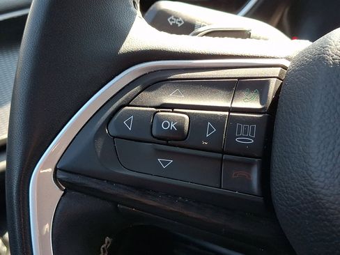 Used 2023 Jeep Grand Cherokee L Laredo image 22