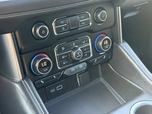 Used 2021 Chevrolet Suburban LT w/ LT Signature Package AWD/4WD image 17
