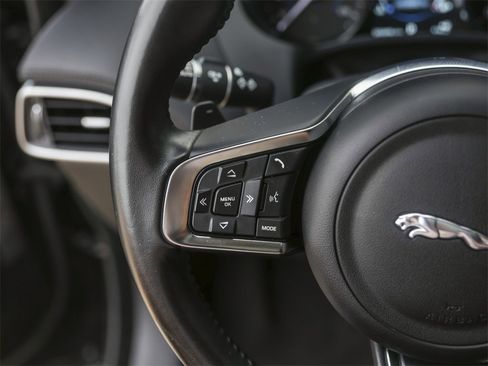 Used 2019 Jaguar F-PACE Prestige image 22