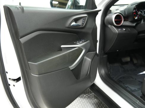 Used 2024 Chevrolet Trax RS w/ Sunroof Package FWD image 23