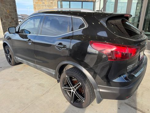 Used 2018 Nissan Rogue Sport SL FWD image 3
