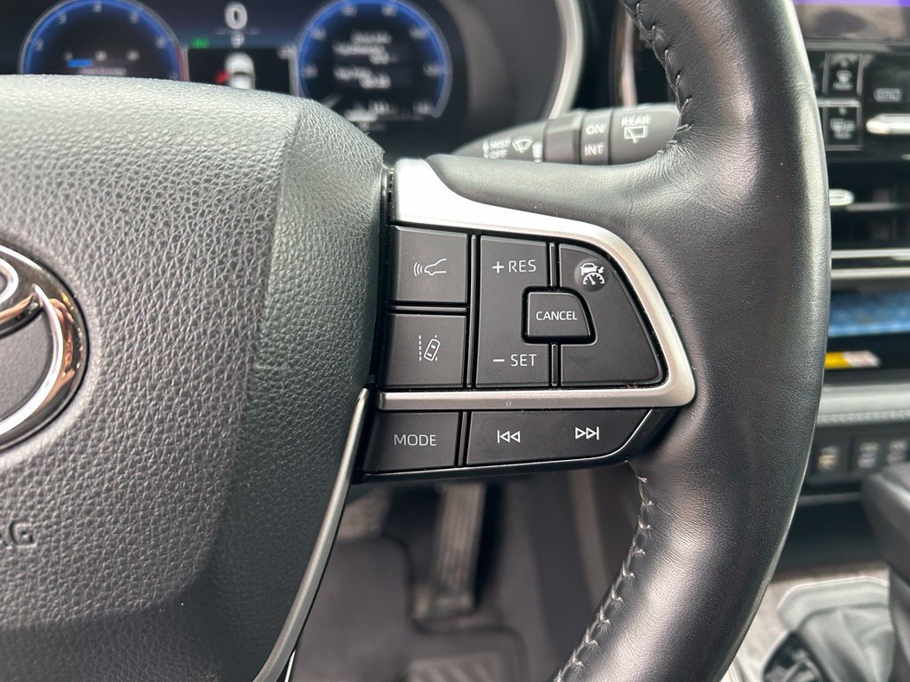 Used 2023 Toyota Highlander Limited AWD/4WD image 12