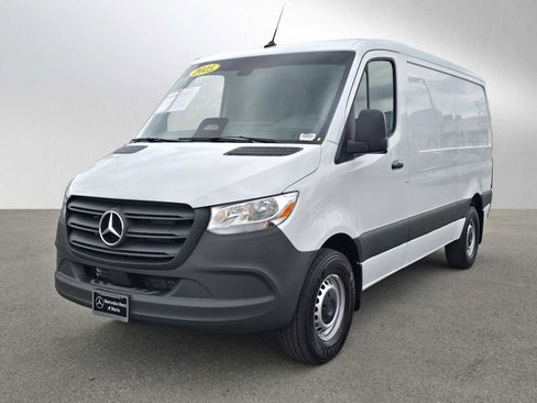 Used 2025 Mercedes-Benz Sprinter 2500 image 7