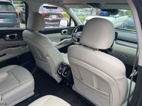 Certified 2024 Kia Sorento SX Prestige AWD/4WD image 16