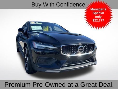Used 2020 Volvo V60 T5 Cross Country image 1