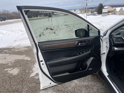 Used 2017 Subaru Outback 2.5i Limited image 11