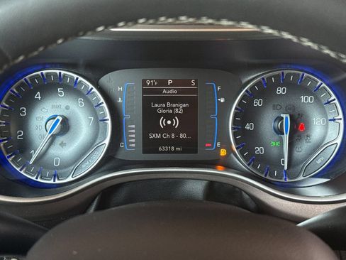 Used 2023 Chrysler Voyager LX FWD image 25