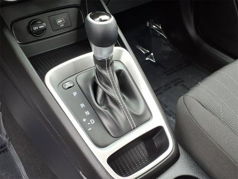 Used 2021 Hyundai Venue SE image 19