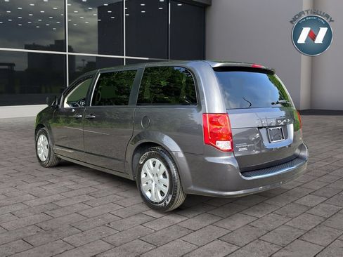 Used 2019 Dodge Grand Caravan SE FWD image 3