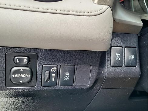 Used 2014 Toyota RAV4 Limited AWD/4WD image 22